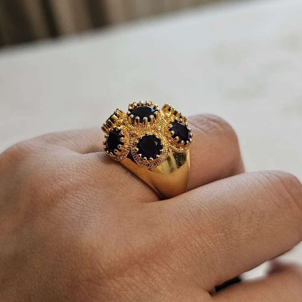 Ring - Picture 2 of 9